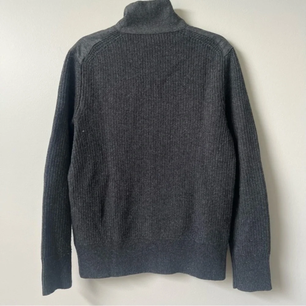 Banana Republic Button Charcoal Gray‎ Sweater